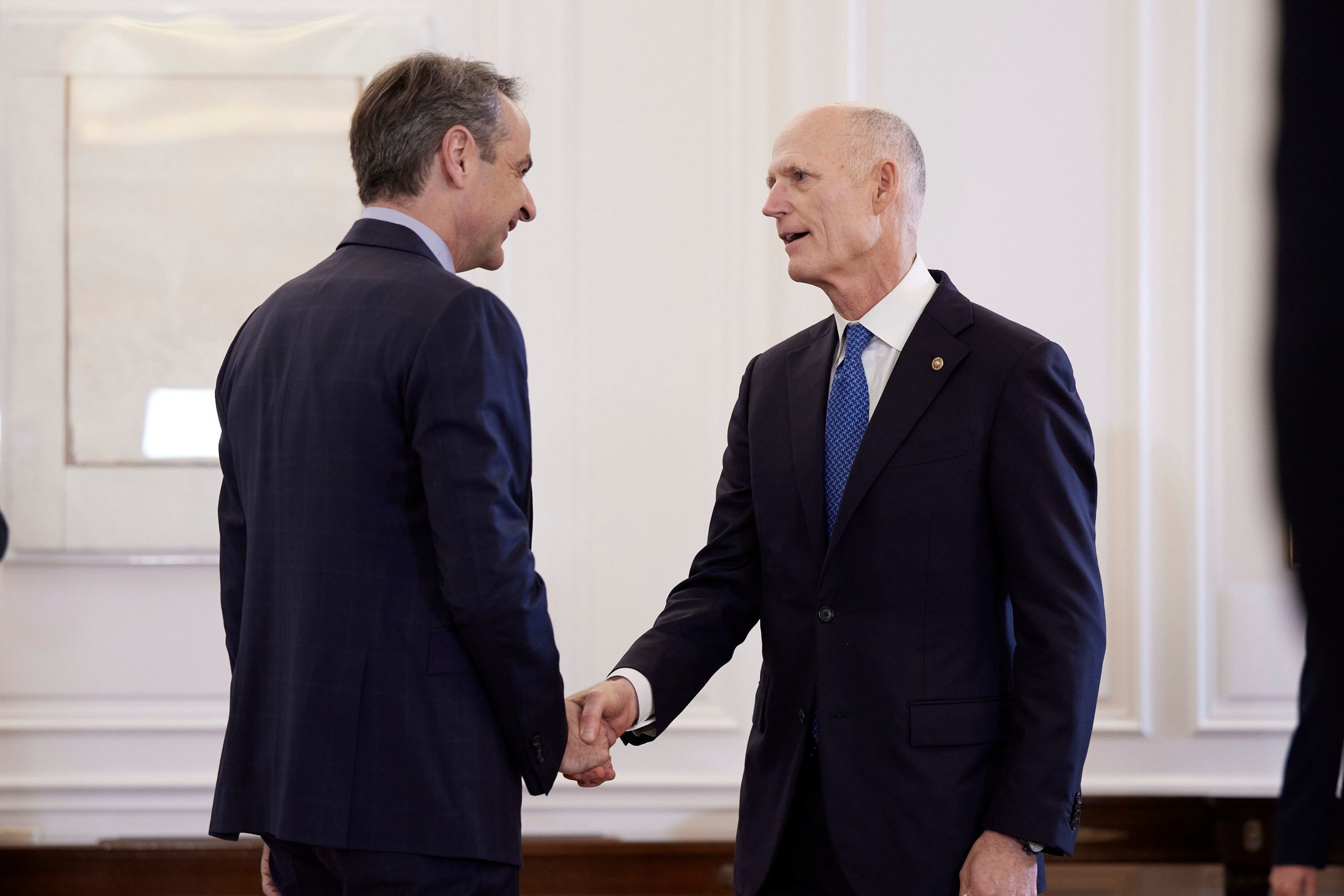 Συνάντηση Μητσοτάκη με τον Αμερικανό γερουσιαστή Ρικ Σκοτ – Στο επίκεντρο οι ελληνοαμερικανικές σχέσεις