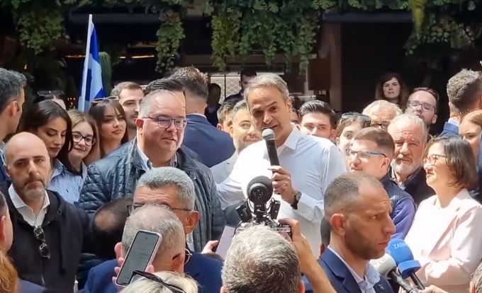 Ρέθυμνο: Η μαντινάδα του Κυριάκου Μητσοτάκη – «Γαλάζιος είναι ο ουρανός»