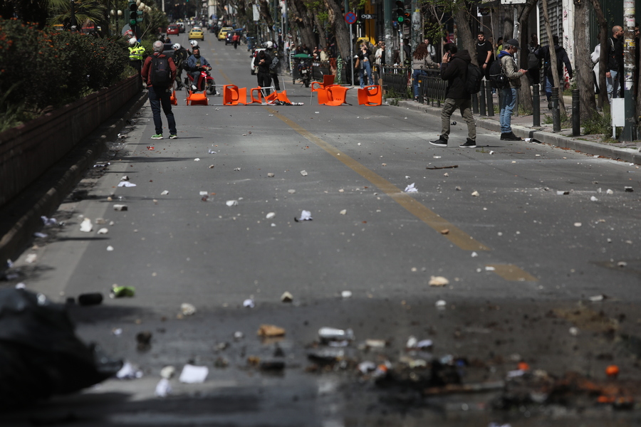 Άνοιξε η Πατησίων μετά τη νέα ένταση έξω από την ΑΣΟΕΕ – Η ανακοίνωση της ΕΛ.ΑΣ.