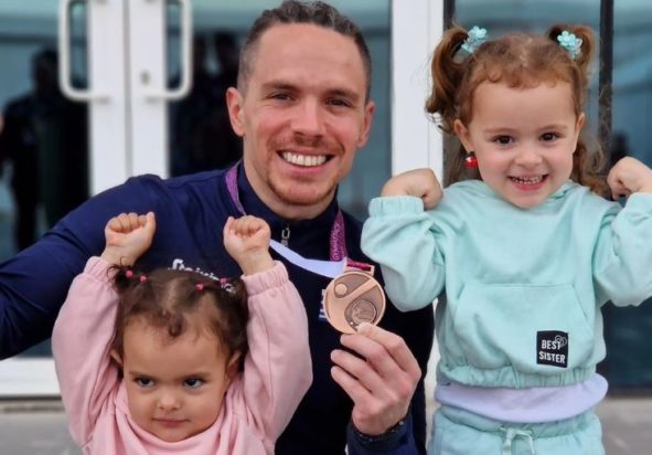 Λευτέρης Πετρούνιας