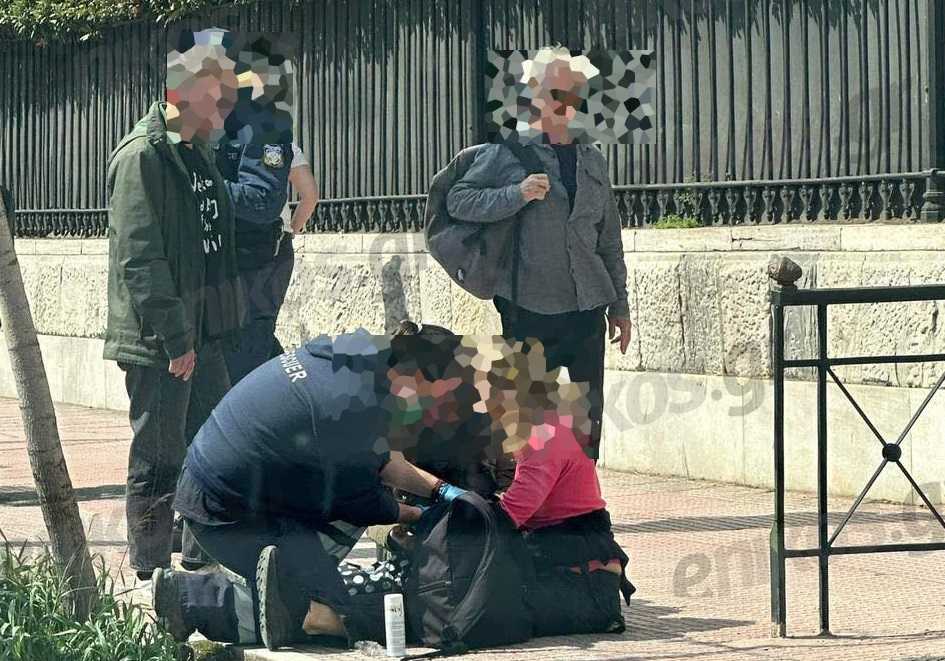 Πεζός λιποθύμησε στο κέντρο της Αθήνας – ΦΩΤΟ