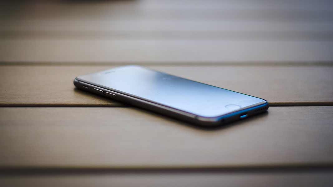 Τα συχνά λάθη στη φόρτιση του κινητού τηλεφώνου που μπορεί να βλάψουν την μπαταρία
