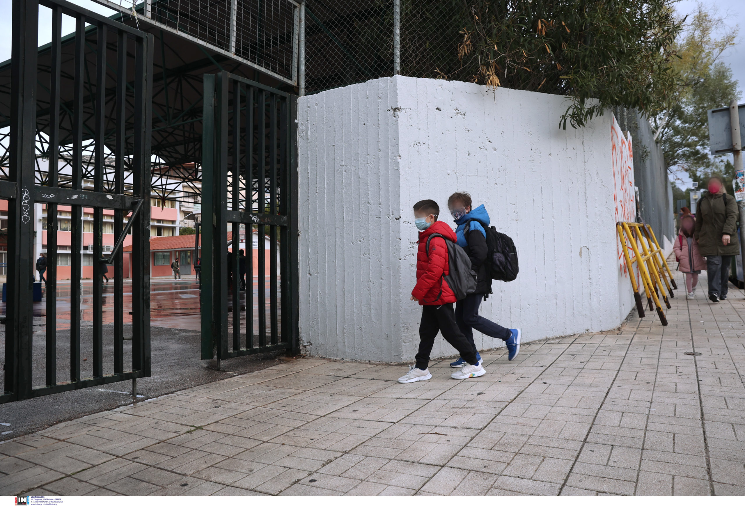 Κορονοϊός: Με αυτά τα μέτρα προστασίας θα ανοίξουν τα σχολεία – Τι θα ισχύσει με τις απουσίες των μαθητών