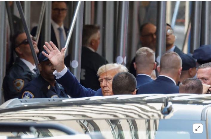 Τραμπ: Έφτασε στο δικαστήριο – Οι πρώτες δηλώσεις