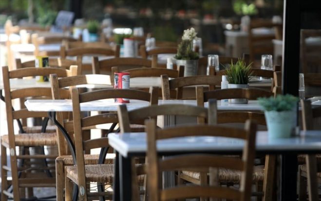"Λουκέτο" σε όσους αυθαιρετούν με τα τραπεζοκαθίσματα