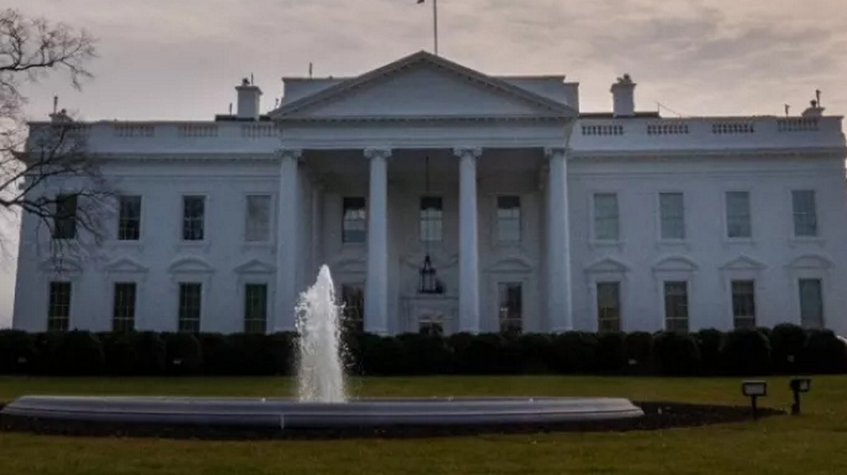 Λευκός Οίκος: Καταδικάζει τον νόμο που απαγορεύει την άμβλωση μετά την έκτη εβδομάδα της εγκυμοσύνης στη Φλόριντα