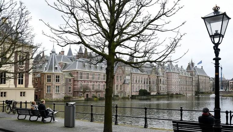 Συναγερμός στη Χάγη – Εκκενώθηκε το κοινοβούλιο, πυροτεχνουργοί στο σημείο