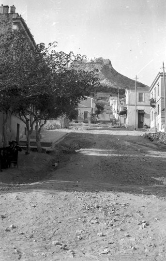 Χωματόδρομος στην Οδό Πλουτάρχου το 1908