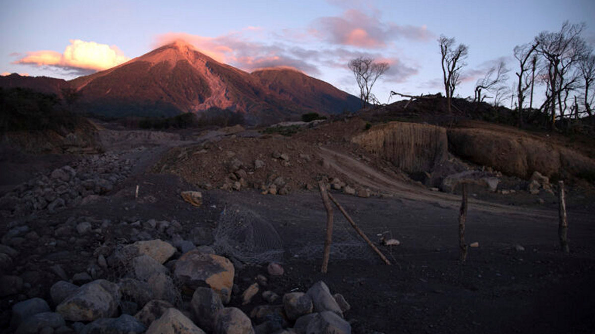 Γουατεμάλα: Σε εκρηκτική δραστηριότητα το ηφαίστειο Φουέγο – Απομακρύνθηκαν εκατοντάδες κάτοικοι