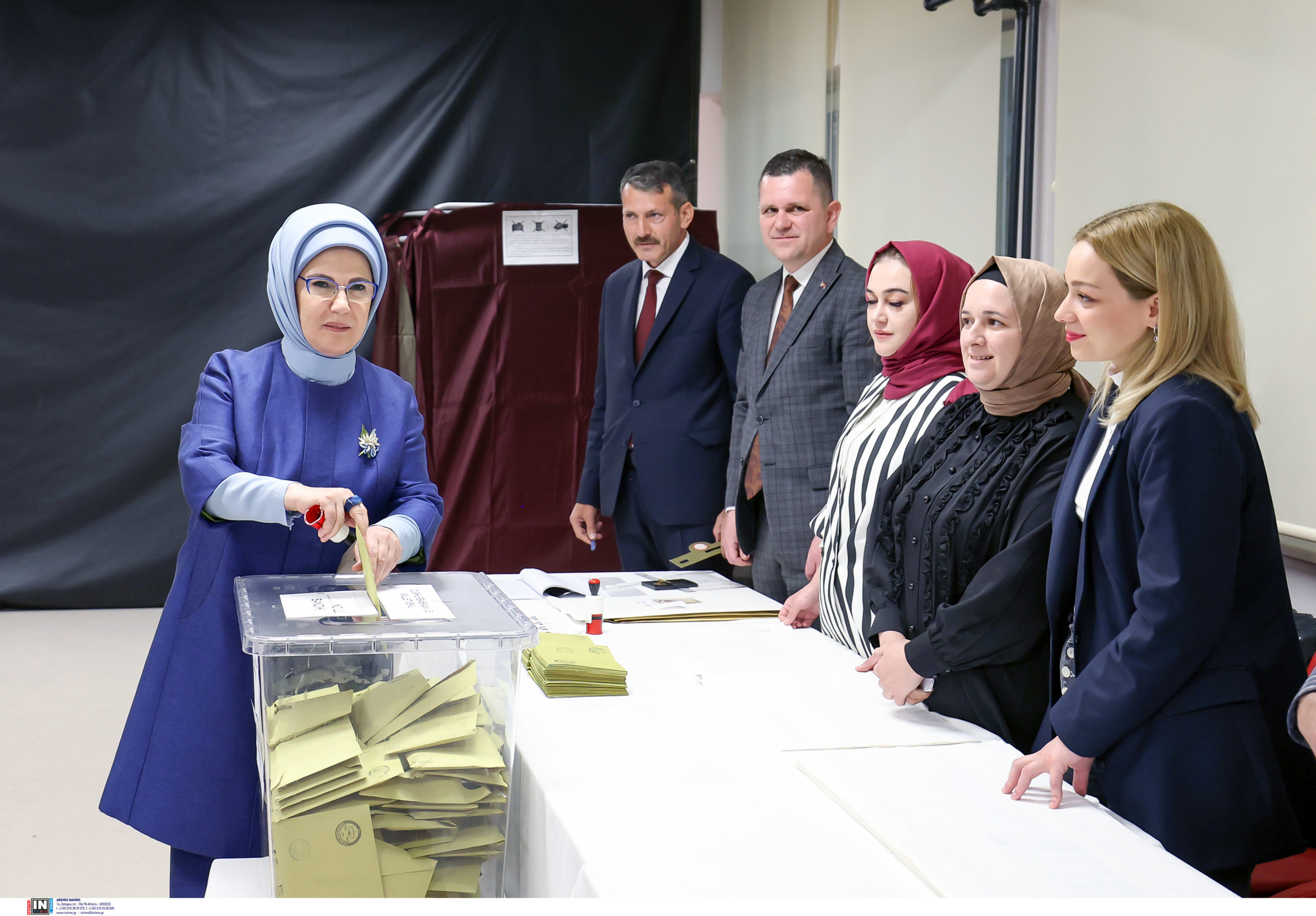 Τουρκικές εκλογές: Ψήφισε η Εμινέ Ερντογάν