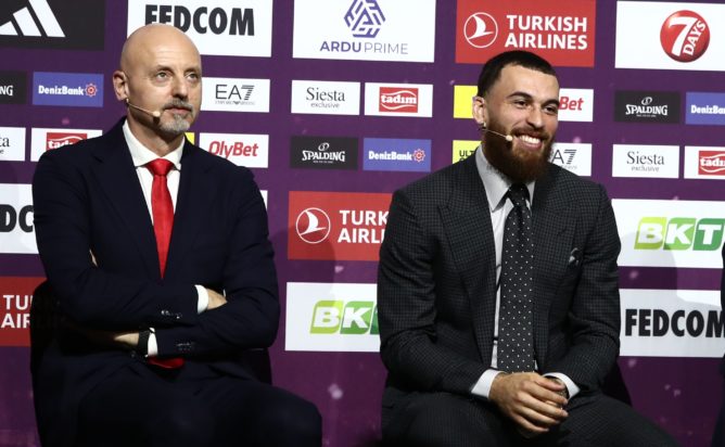 Σάσα Ομπράντοβιτς Μάικ Τζέιμς Final Four 2023