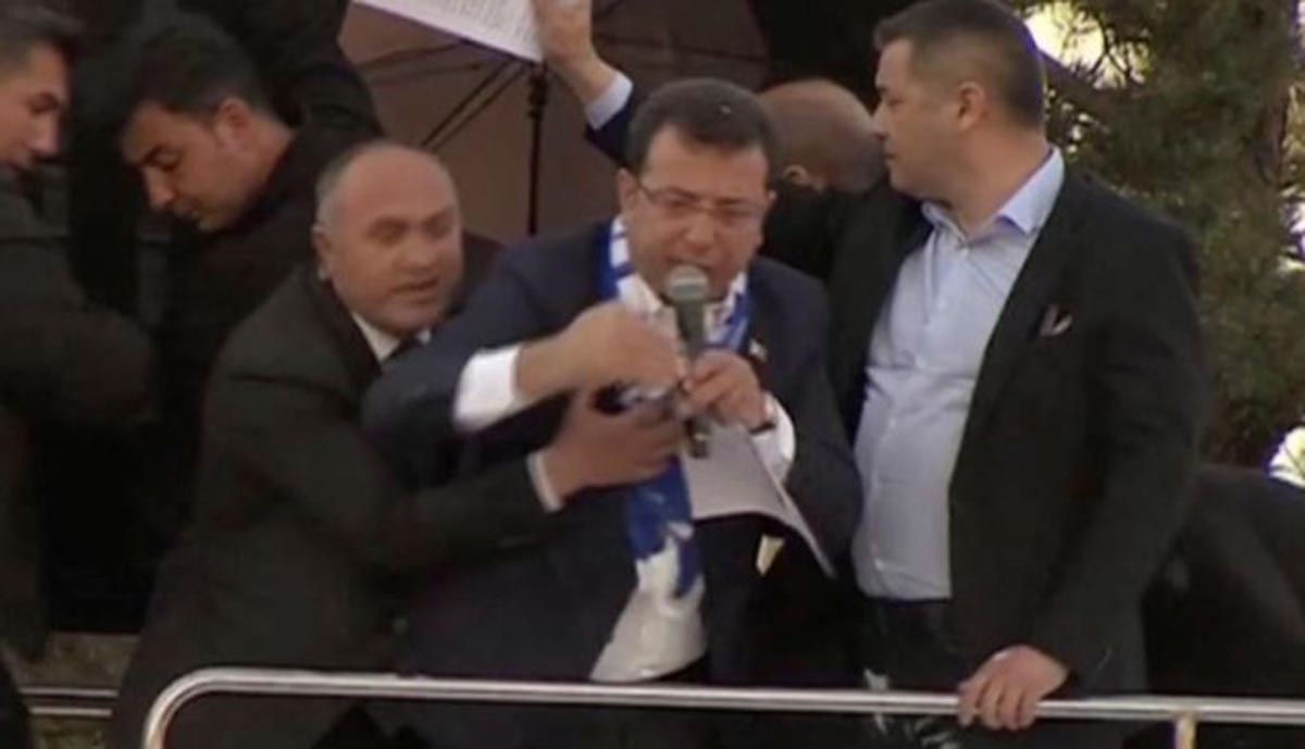 Επίθεση σε προεκλογική ομιλία του Ιμάμογλου