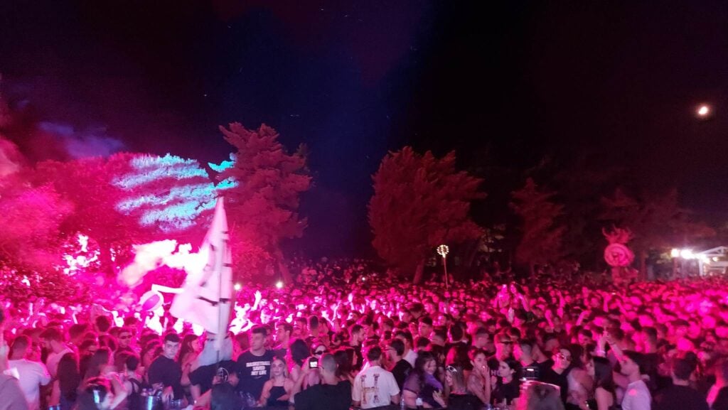 Χαμός σε πάρτι του Πανεπιστημίου Θεσσαλίας: «Βλέπαμε ανθρώπους να καταρρέουν μπροστά μας»