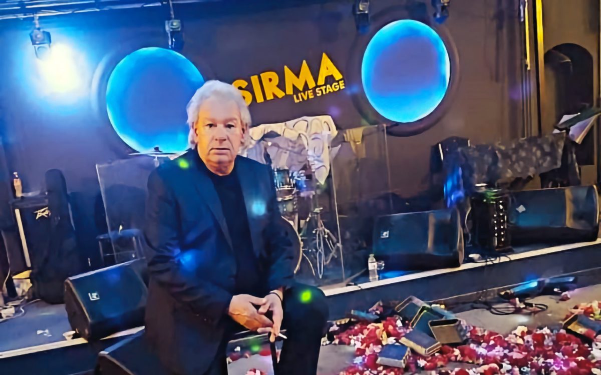 Ο τραγουδιστής Τάσος Μαντάς