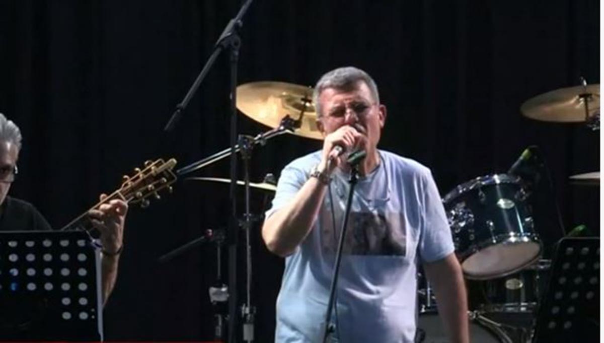 Τέμπη: Συγκίνηση στη συναυλία για τα θύματα