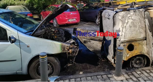 Φωτιά σε αυτοκίνητα στην Θεσσαλονίκη
