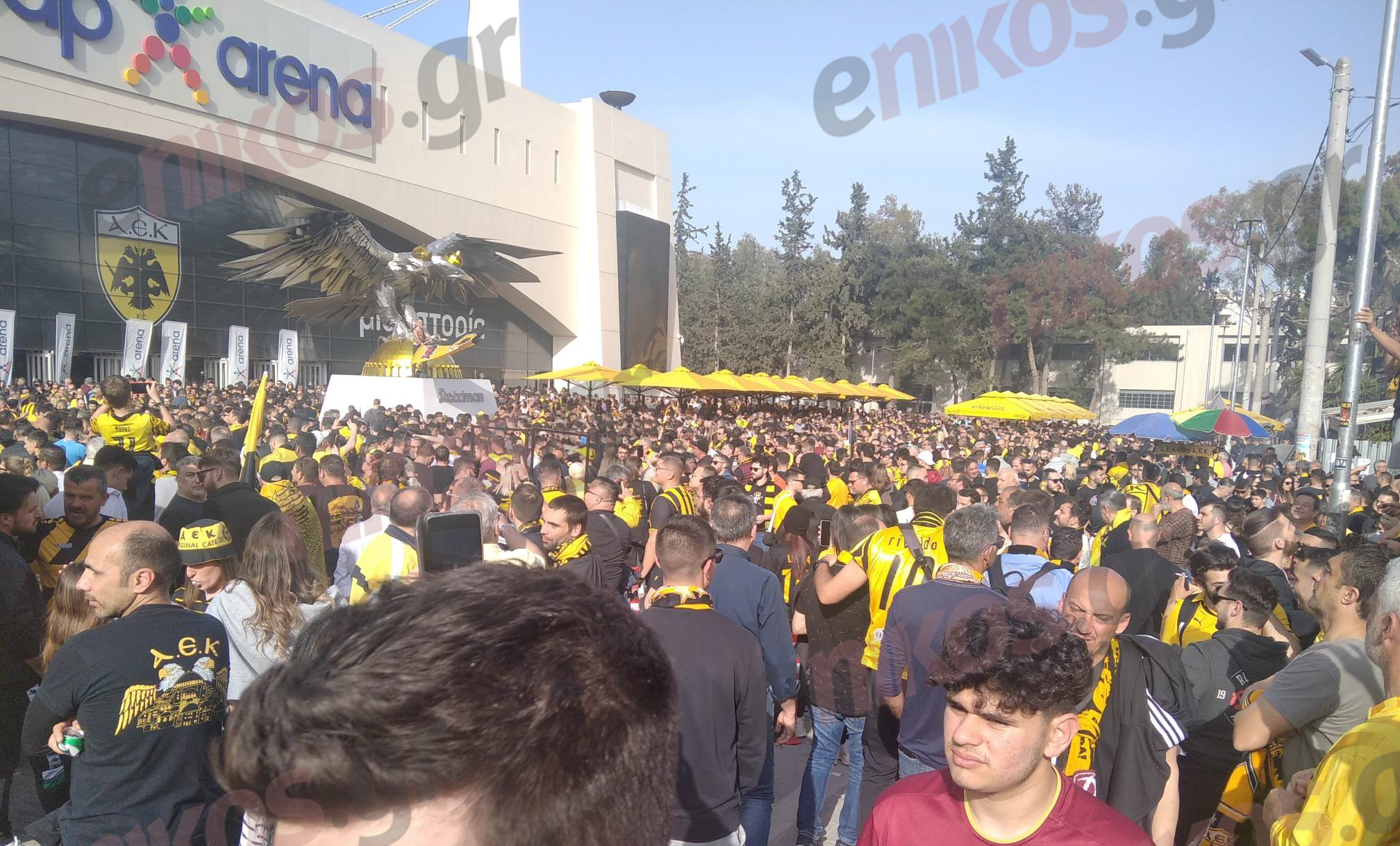 AEK: Χιλιάδες κόσμου έξω από την Opap Arena – «Βούλιαξε» η Νέα Φιλαδέλφεια – ΦΩΤΟ αναγνώστη