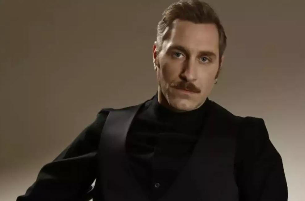 Άγγελος Ανδριόπουλος: Καταγγέλλει ότι απολύθηκε λόγω… εγκυμοσύνης της συζύγου του