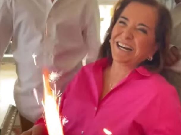 Ντόρα Μπακογιάννη: Γενέθλια με… τρολάρισμα από τα εγγόνια της