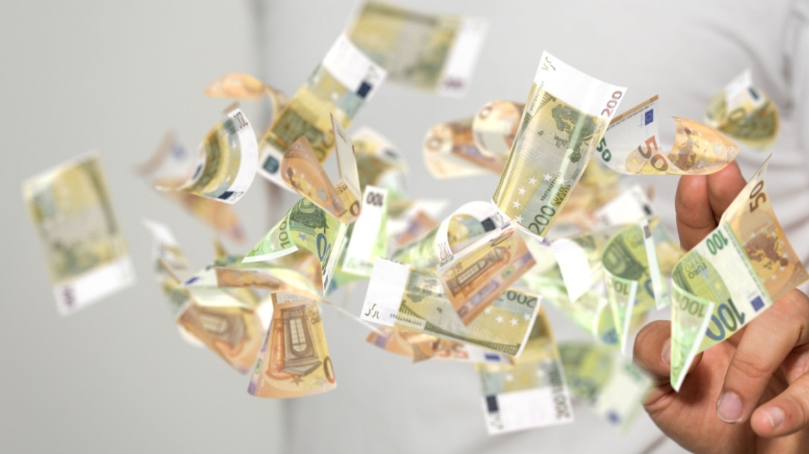 Βέλγιο: Πετούσε χρήματα από το παράθυρο του αυτοκινήτου