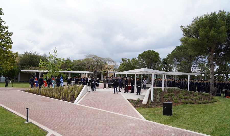 Η εντυπωσιακή νέα πλατεία του Διοικητηρίου Συντάγματος της Σχολής Ευελπίδων – ΦΩΤΟ