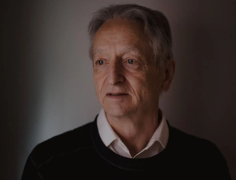 Τεχνητή νοημοσύνη – Χίντον: «Οι νέες τεχνολογίες θα ανατρέψουν με τον καιρό την αγορά εργασίας»