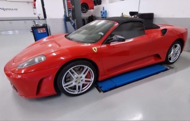 Γιώργος Καραϊβάζ Ferrari