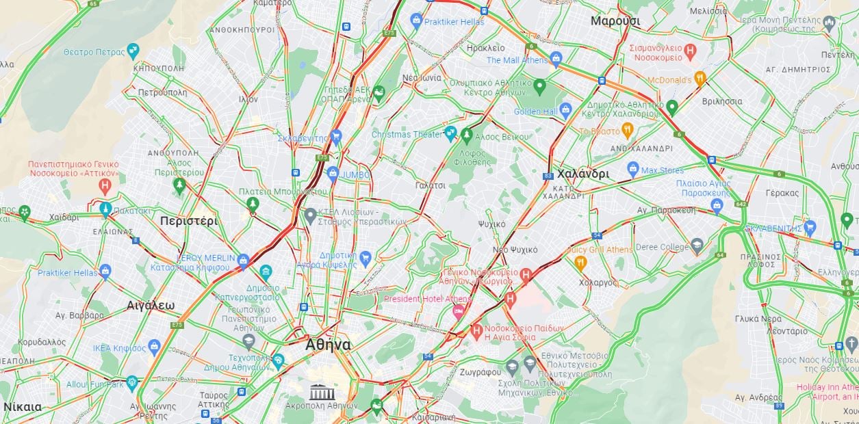 Κίνηση: Στο «κόκκινο» 14 κεντρικοί δρόμοι – Πού παρατηρούνται καθυστερήσεις