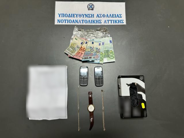 Σπείρα στα νότια προάστια: Το «κόλπο» με τα αλουμινόχαρτα  – Πώς εξαπατούσαν ηλικιωμένους