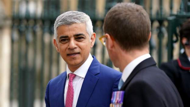 στέψη βασιλιάς Κάρολος διαδηλωτές