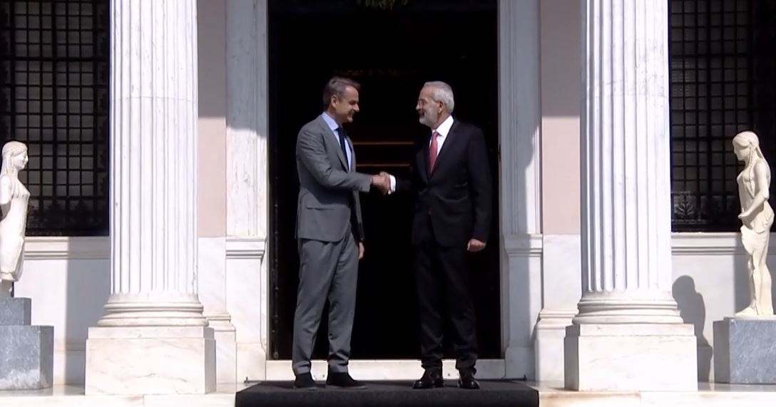 LIVE: Ορκίστηκε ο υπηρεσιακός πρωθυπουργός Ιωάννης Σαρμάς – Η τελετή παράδοσης παραλαβής στο Μαξίμου