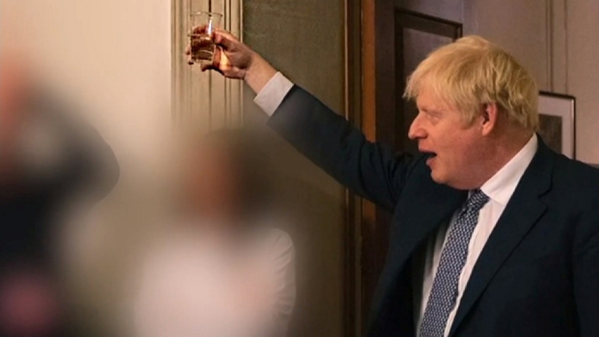 Βρετανία: Η αστυνομία ερευνά νέες καταγγελίες περί παραβίασης των μέτρων για την πανδημία από τον Μπόρις Τζόνσον