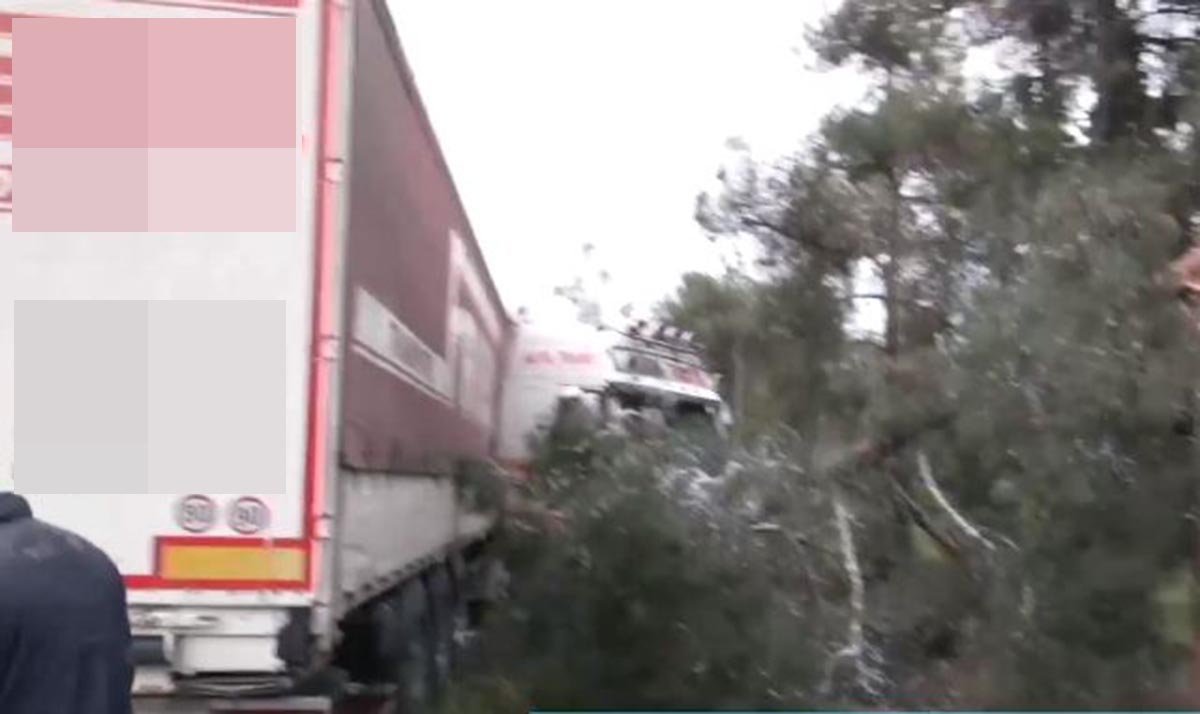 Τροχαίο στην Θεσσαλονίκη: Δίπλωσε νταλίκα