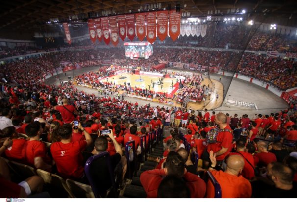 Φίλαθλοι στο ΣΕΦ