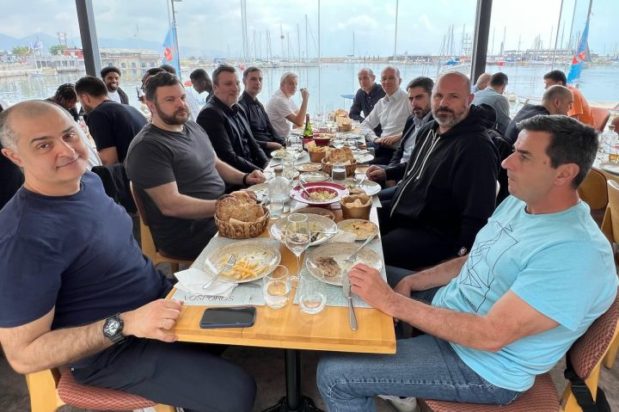 ολυμπιακός τραπέζι