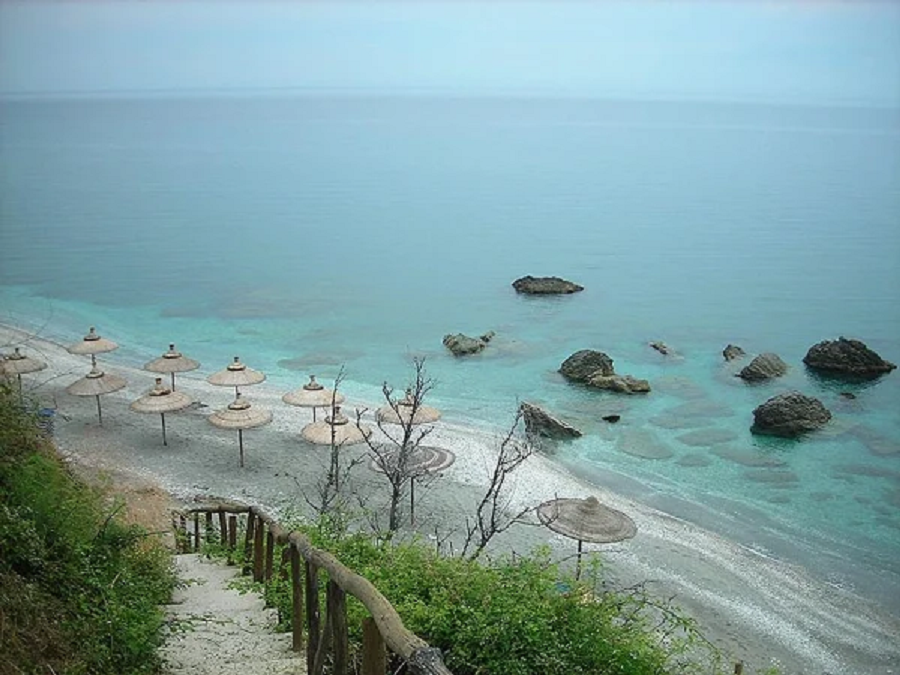 20 άγνωστα «διαμάντια» στα παράλια της Λάρισας