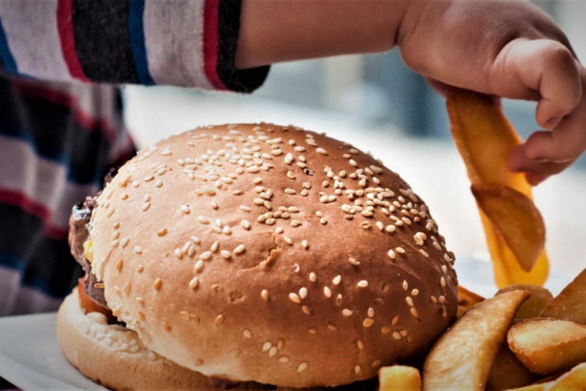 Μάστιγα η παχυσαρκία στους νέους