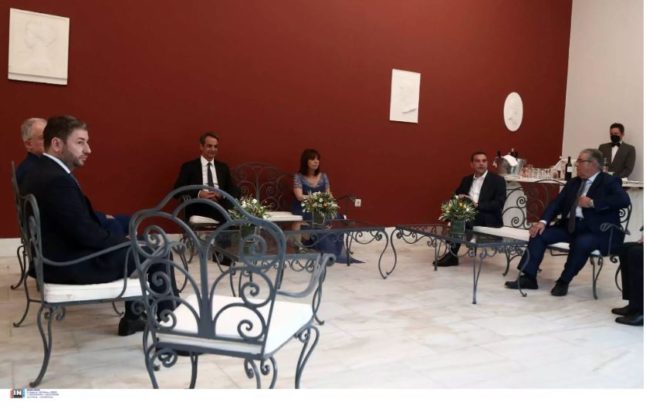 Στο Προεδρικό Μέγαρο οι πολιτικοί αρχηγοί