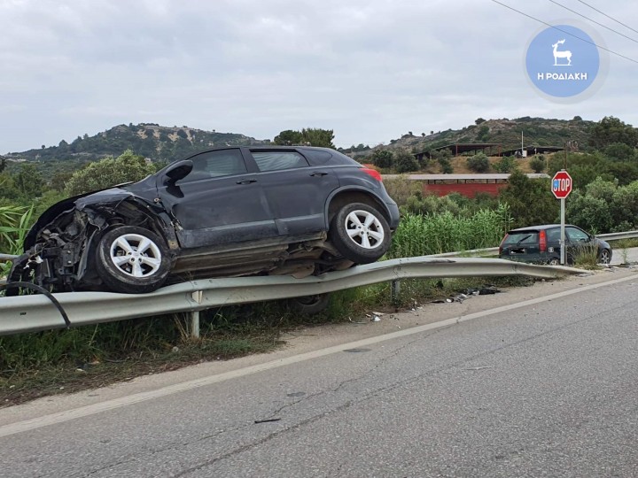 Καραμπόλα τεσσάρων οχημάτων στη Ρόδο – Από τύχη δεν υπήρξε σοβαρός τραυματισμός – ΦΩΤΟ