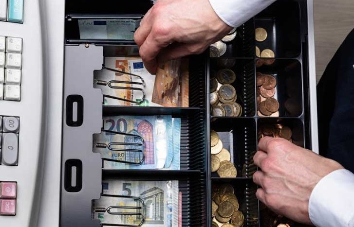 Ωραιόκαστρο: Ζευγάρι συνελήφθη για υπεξαίρεση και απάτη