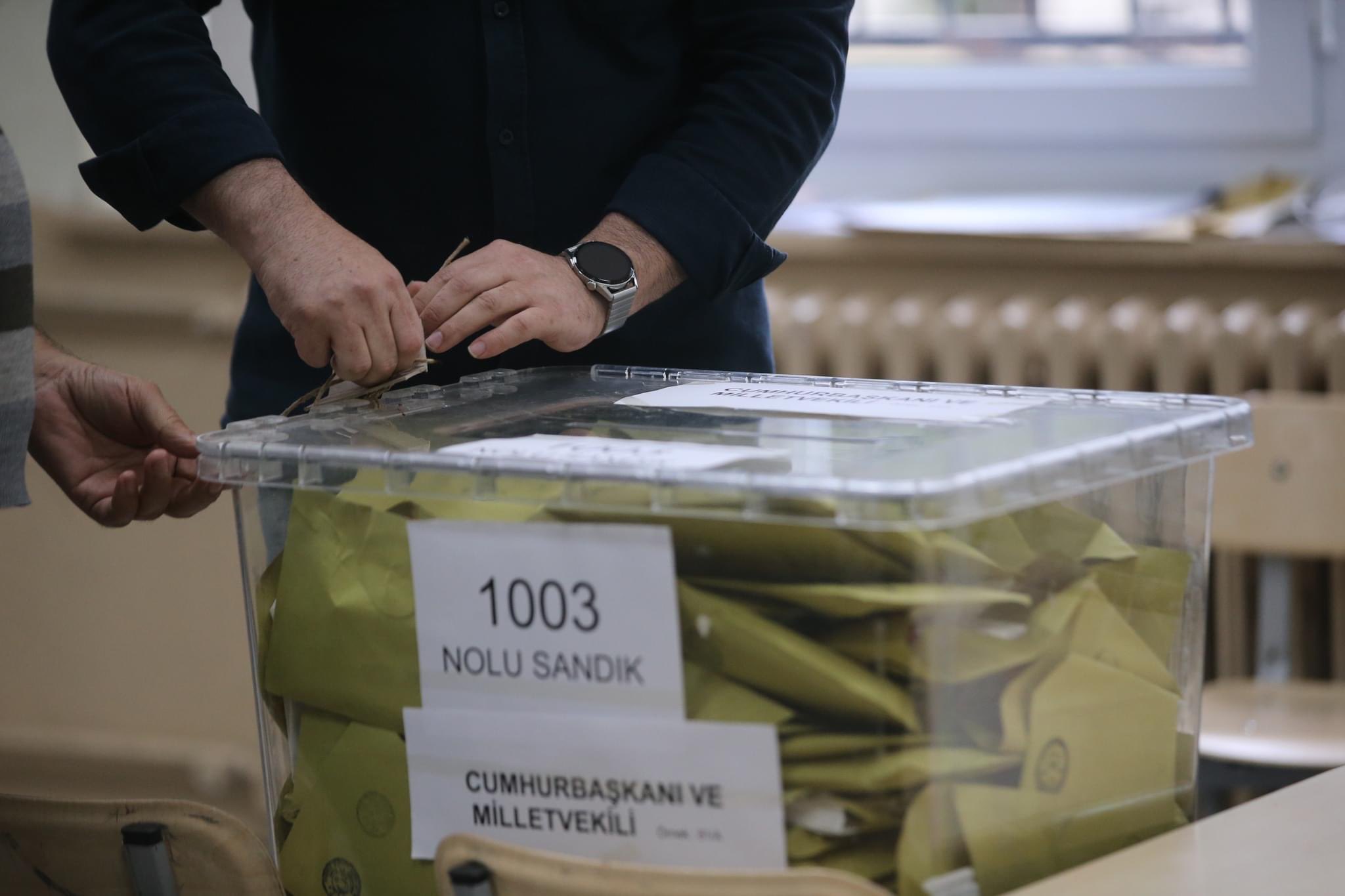 Τουρκικές εκλογές: Έκλεισαν οι κάλπες – Πότε αναμένονται τα πρώτα αποτελέσματα