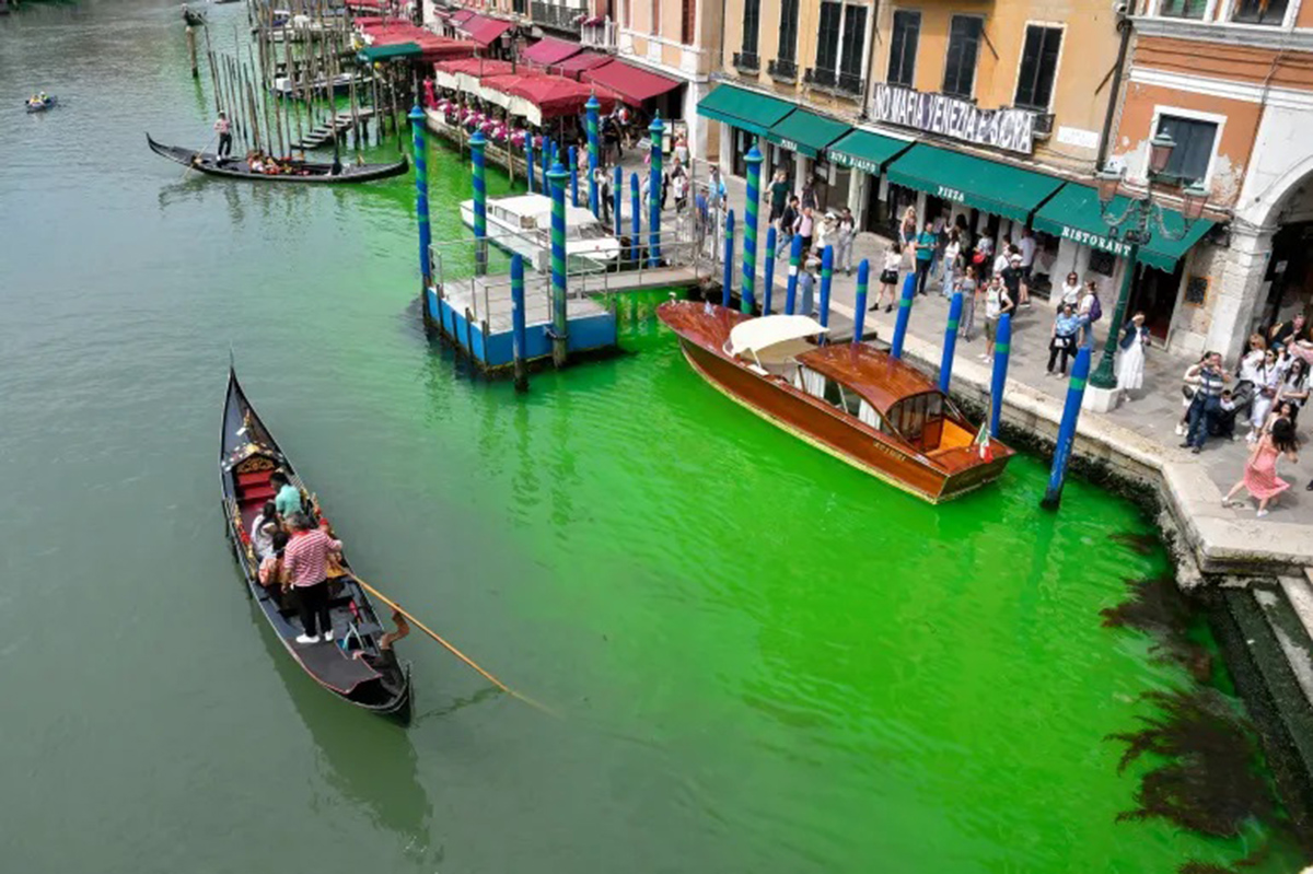 Μυστήριο στην Ιταλία: Πράσινα έγιναν ξαφνικά τα κανάλια της Βενετίας – ΦΩΤΟ και ΒΙΝΤΕΟ