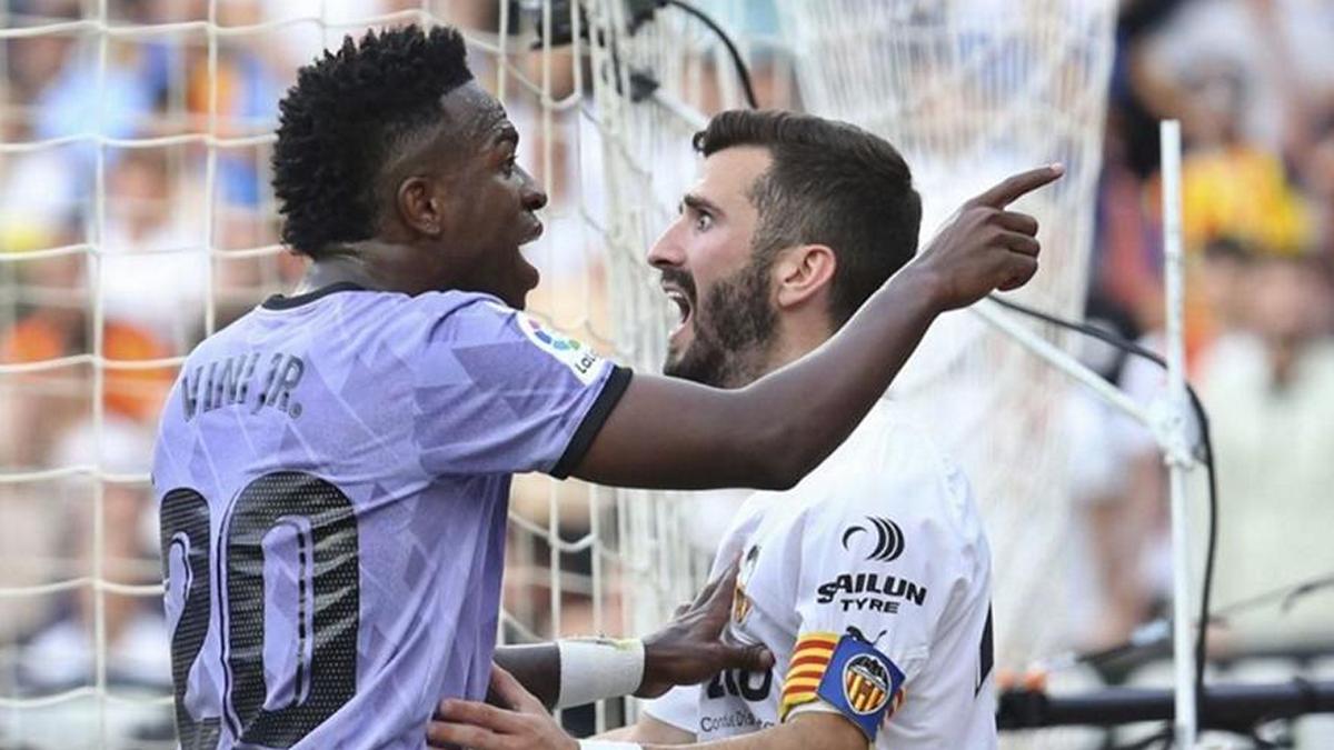 Ρατσιστική επίθεση στον Βινίσιους: Πήρε πίσω την κόκκινη η La Liga – Κλείνει μέρος των κερκίδων του Μεστάγια