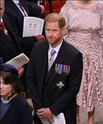 xari kostoymi mesa 1