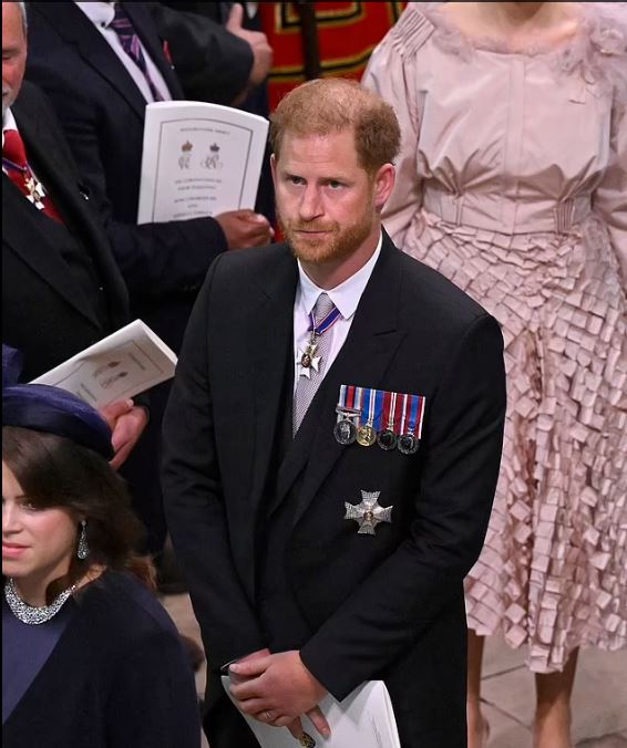 xari kostoymi mesa 1