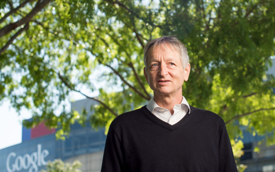 Google: Γιατί παραιτήθηκε ο Τζέφρι Χίντον – Πρωτοπόρος της τεχνητής νοημοσύνης