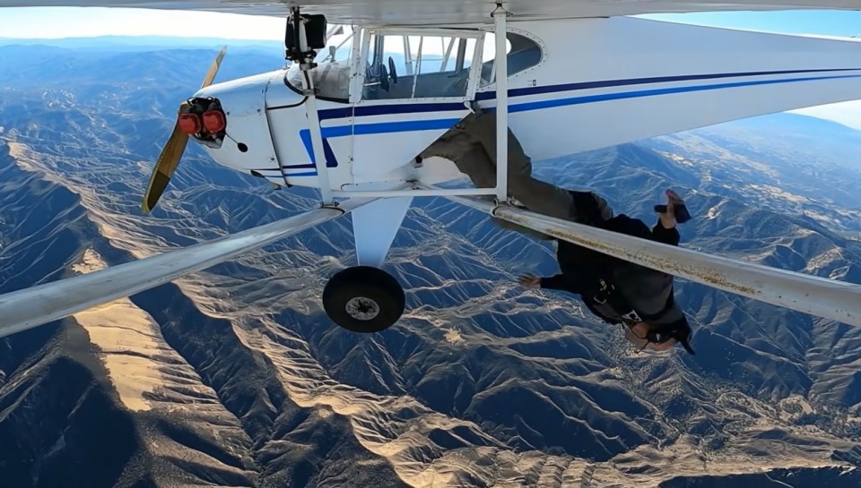 Viral ο YouTuber που έριξε σκόπιμα αεροπλάνο για τα «κλικ» – Αντιμετωπίζει ποινή φυλάκισης 20 ετών