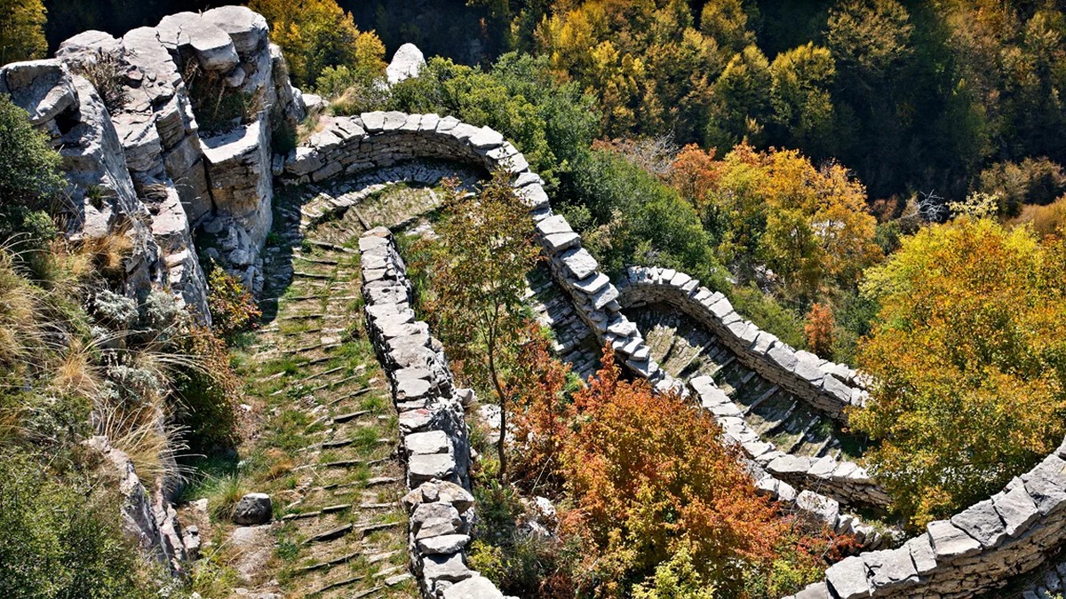 Ζαγόρι: Επιχείρηση διάσωσης γυναίκας που τραυματίστηκε σε δύσβατο σημείο