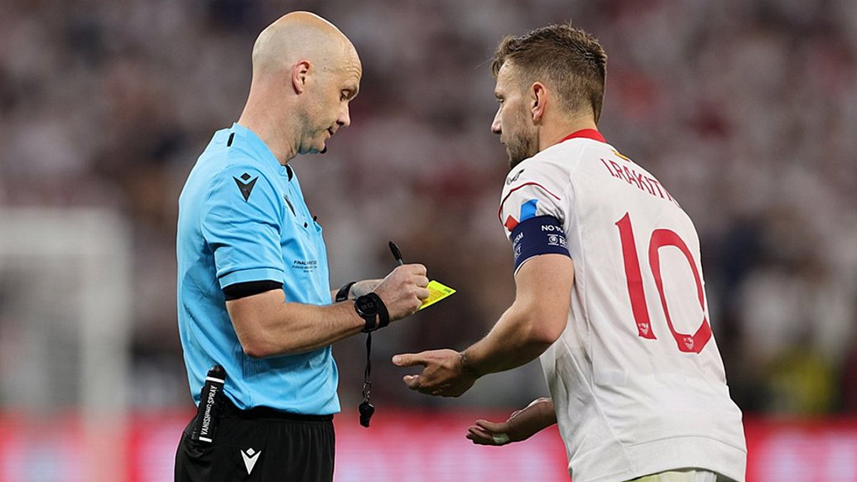 Europa League: Οπαδοί της Ρόμα προπηλάκισαν τον διαιτητή του τελικού στο αεροδρόμιο της Βουδαπέστης – ΒΙΝΤΕΟ