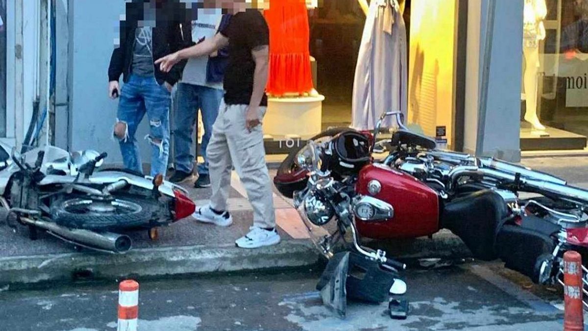 Καλαμάτα: Τροχαίο στο κέντρο της πόλης – 25χρονος έχασε τον έλεγχο του αυτοκινήτου κι έπεσε σε σταθμευμένα οχήματα